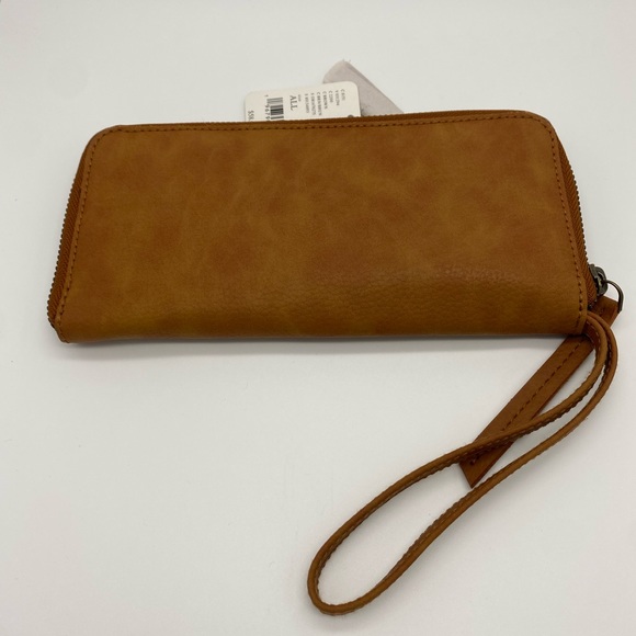 Free People Brown Full Zip Wallet / Wristlet Clutch NWT - Picture 2 of 9